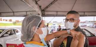CAMAÇARI: 1ª dose contra Covid retorna nesta quarta (18) e avança para pessoas com 25 anos acima