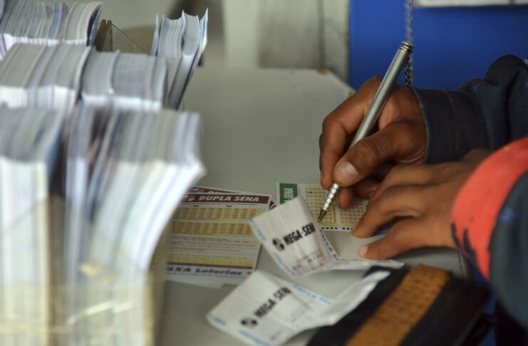 Mega-Sena sorteia prêmio acumulado de R$ 165 milhões neste domingo