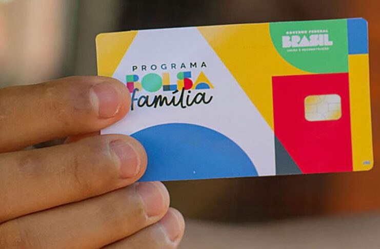 Na reta final da campanha, Lula reajusta o bolsa família para R$ 691,00