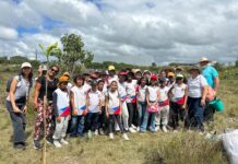 Sedur promove plantio de 30 mudas com estudantes em área de preservação