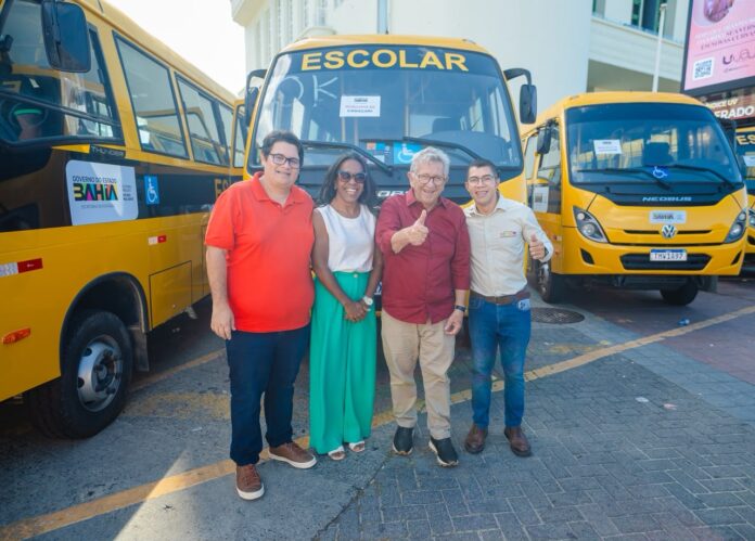 Seduc_entrega-ônibus-escolar_Foto_Carlos-Márcio (2) (1)