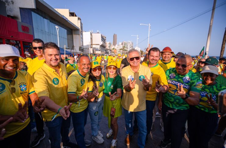 Elinaldo reúne lideranças de Camaçari em ato de apoio a Flávio Bolsonaro em Salvador
